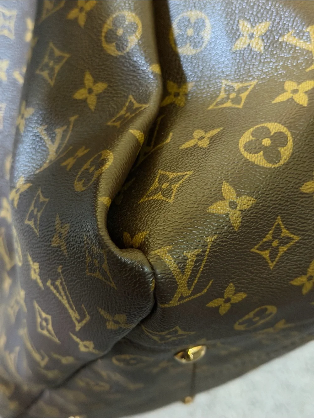 Louis Vuitton monogram Artsy with COA/dust bag